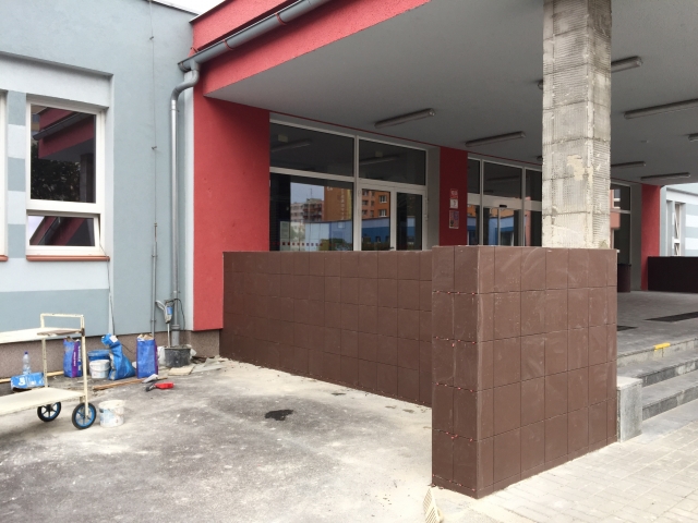 Rekonstrukce vstupu ZŠ a ZUŠ Bezdrevská České Budějovice